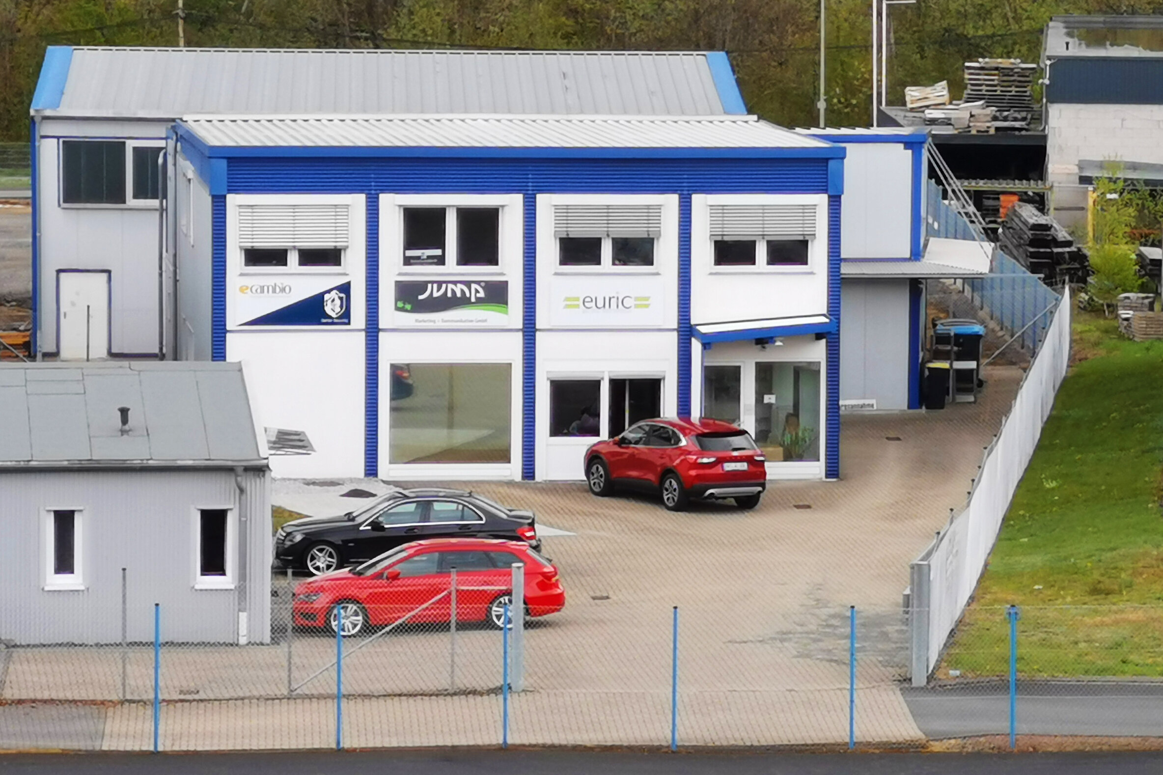 Außenansicht des Gebäudes der JUMP Marketing GmbH