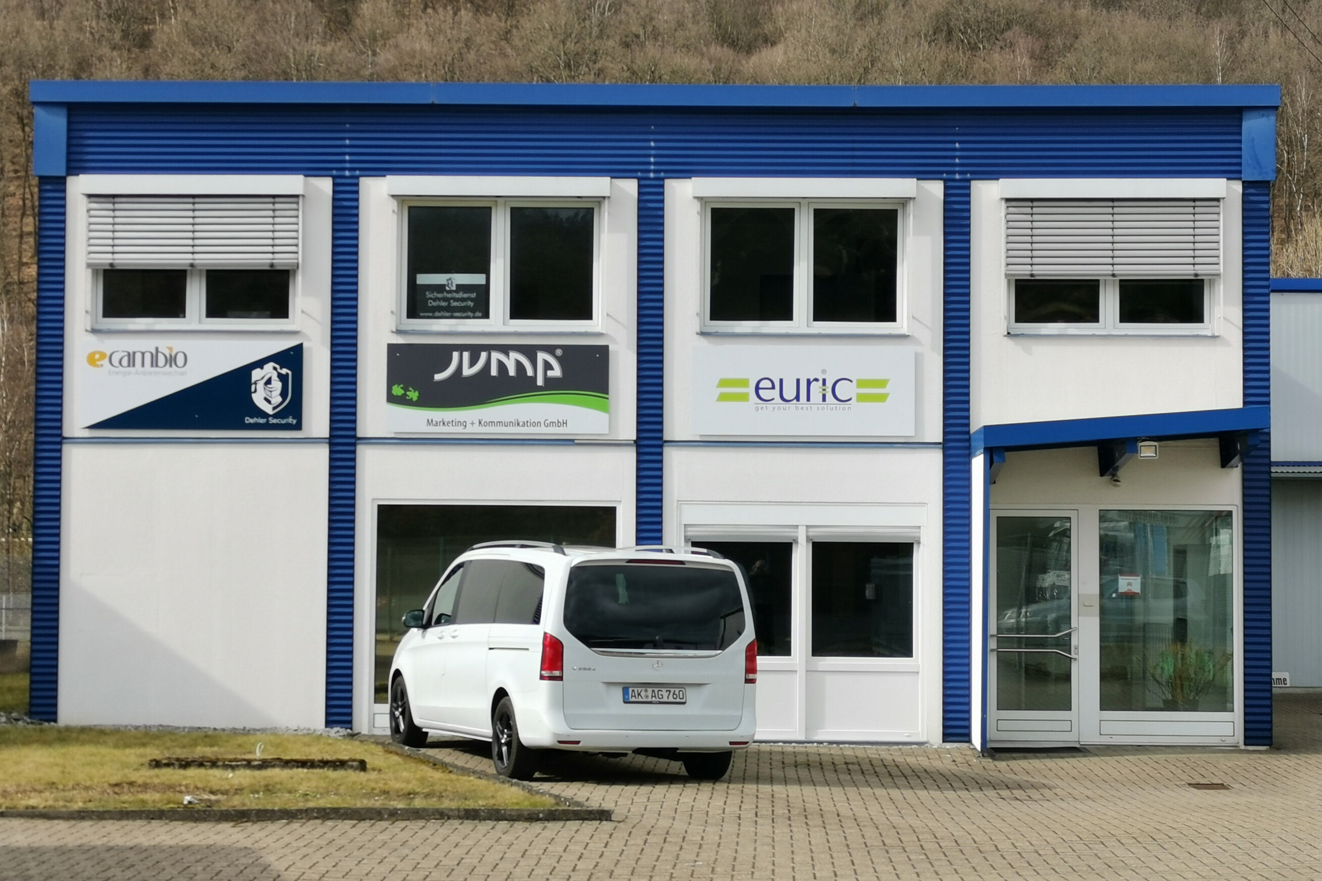 Standort Gebäude JUMP Marketing Frontalansicht